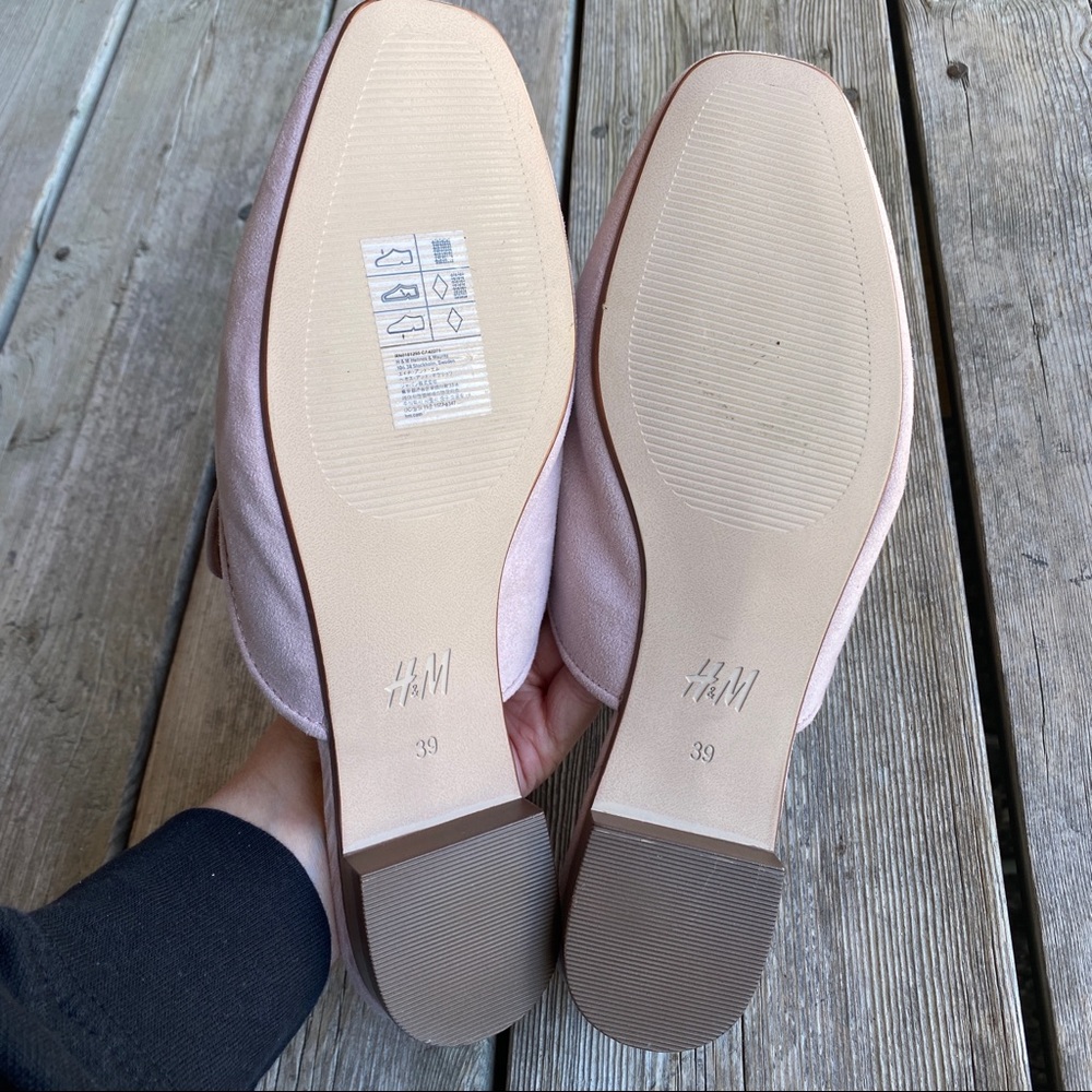 H&M Dusty Pink NWOT Chain Accent Suede Mules - Picture 7 of 8